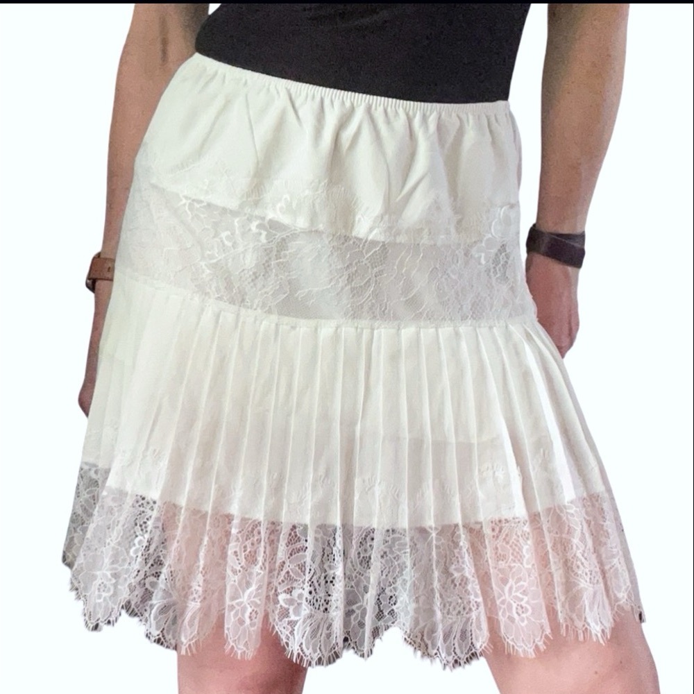 Silky White Lace Elastic Waist Whimsy Lined Skirt Size Medium - Picture 2 of 7